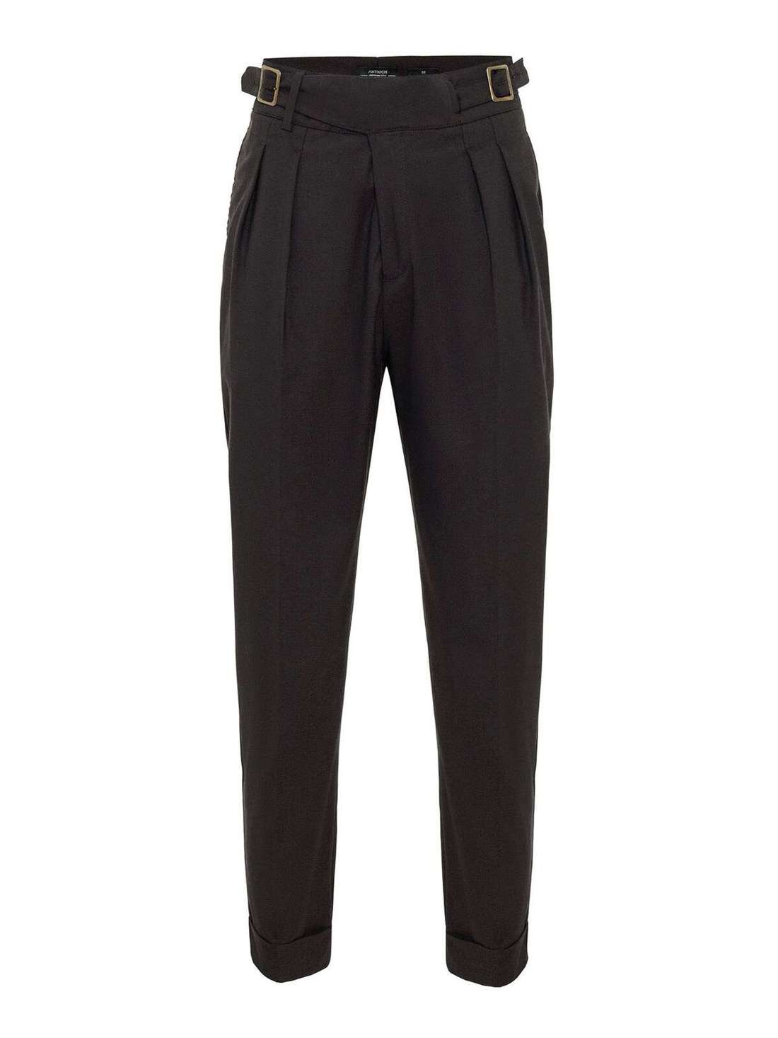 Брюки свободного кроя со складками