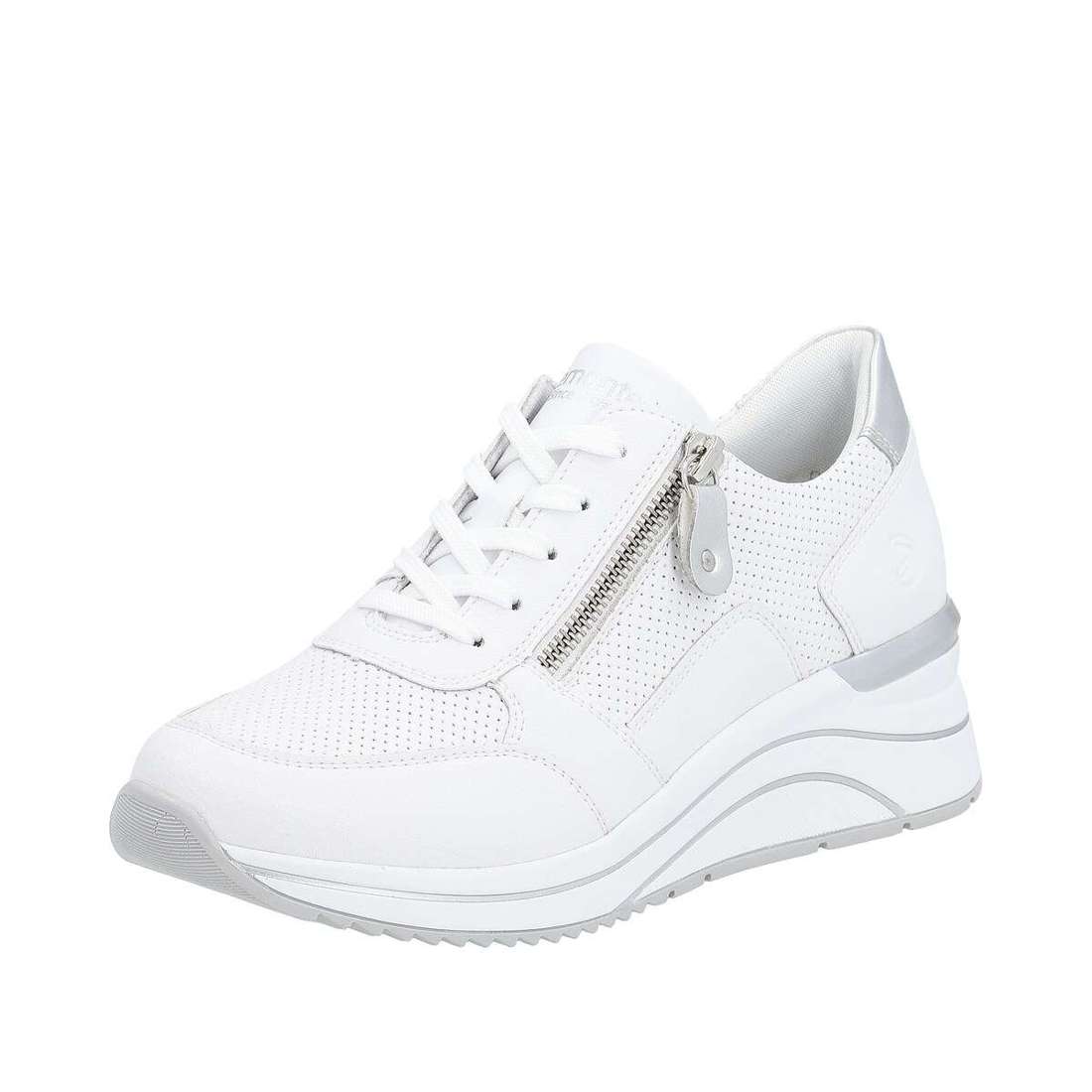 Кроссовки D0T06