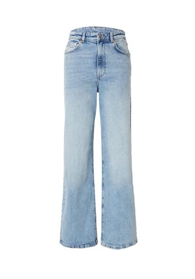 Широкие джинсы