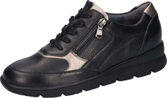 Кроссовки на шнуровке