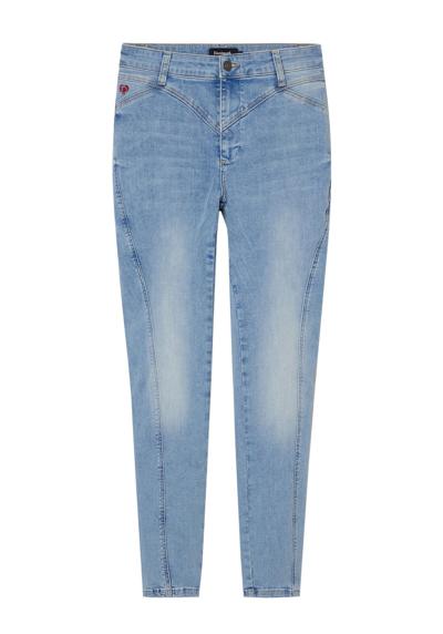 Обычные джинсы