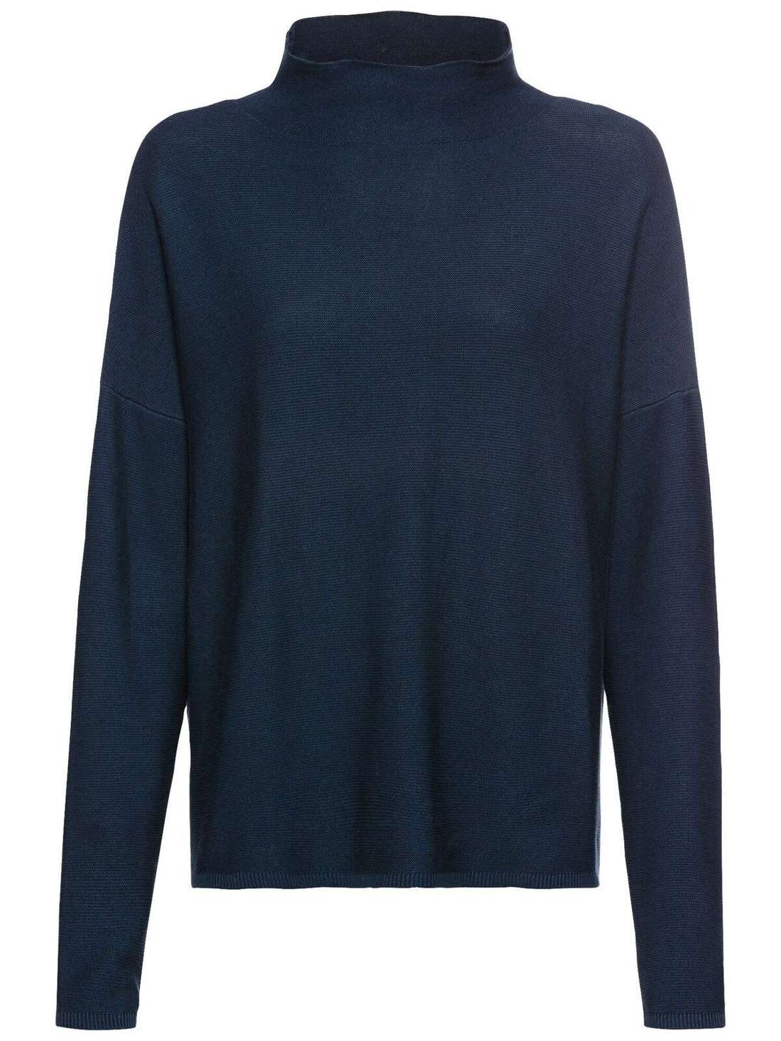 Объемный пуловер с круглым вырезом