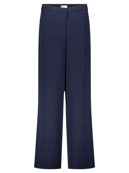 Классические костюмные брюки с карманами