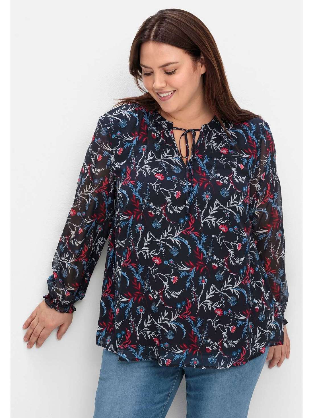 Шифоновая туника с цветочным принтом и непрозрачной подкладкой. Große Größen