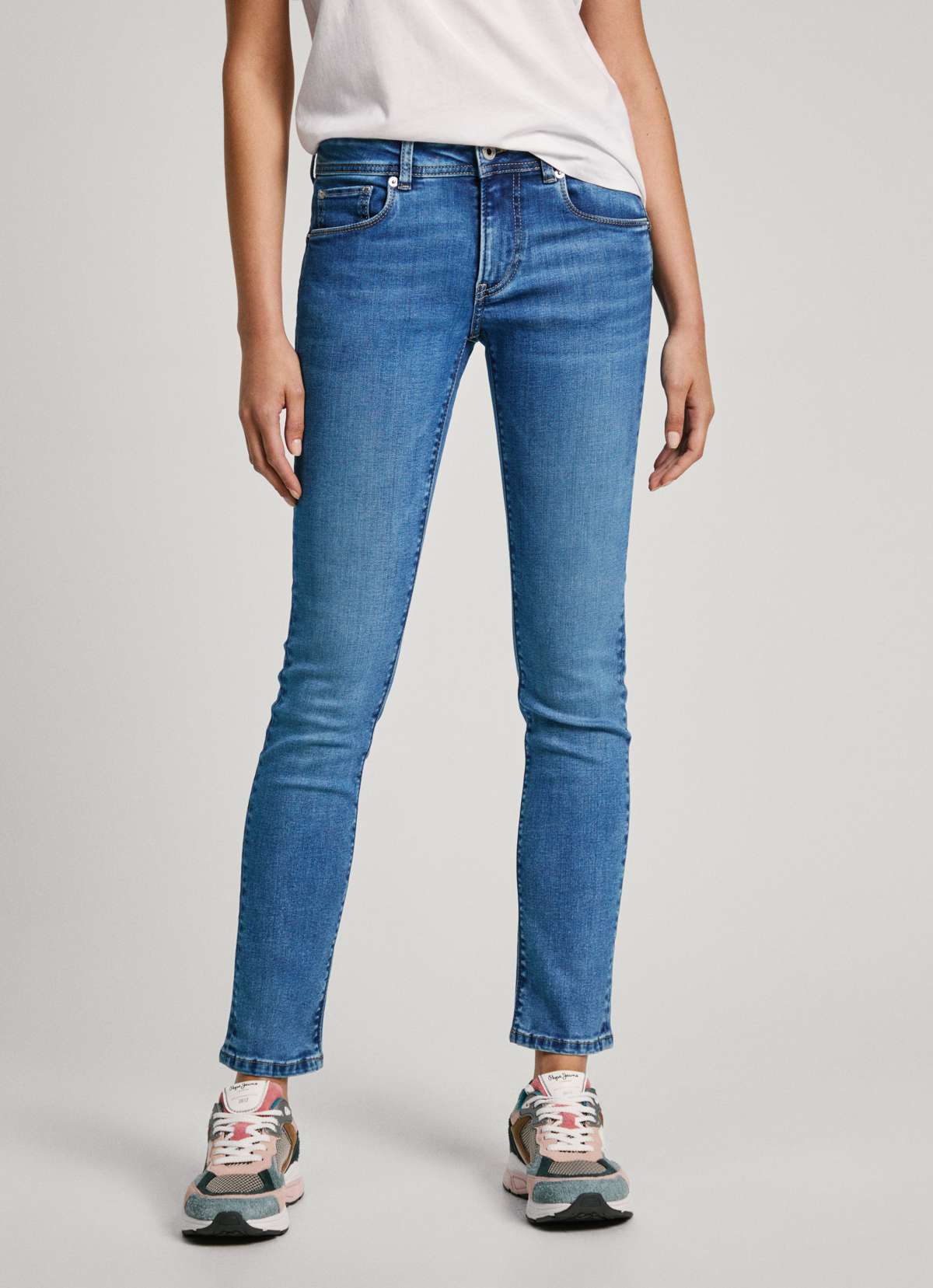 Джинсы узкого кроя SLIM JEANS LW mit niedriger Leibhohe