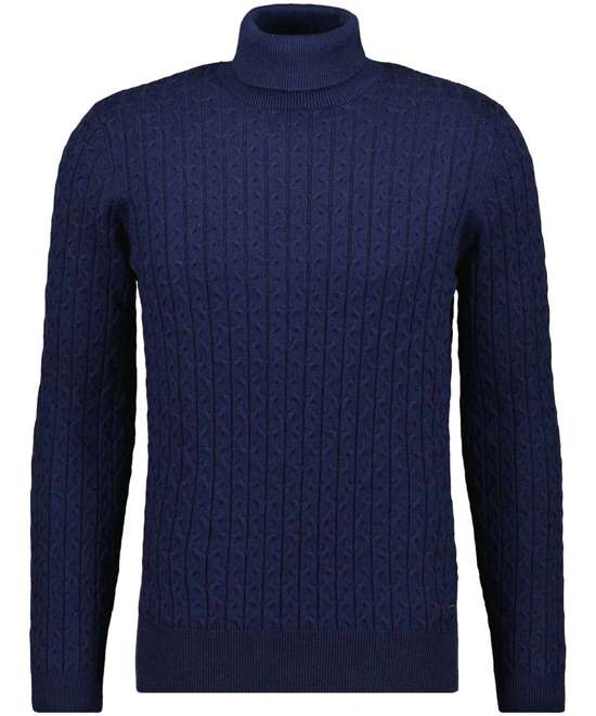 Свитер с круглым вырезом