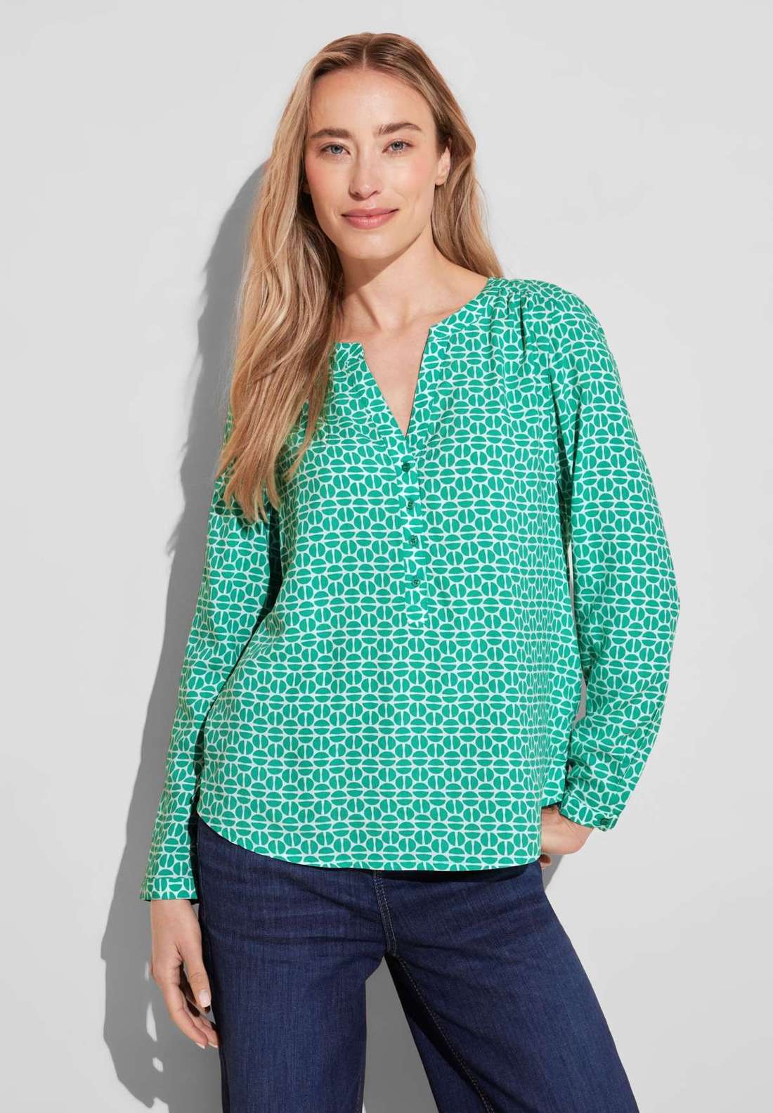 Блузка с длинными рукавами и графическим узором