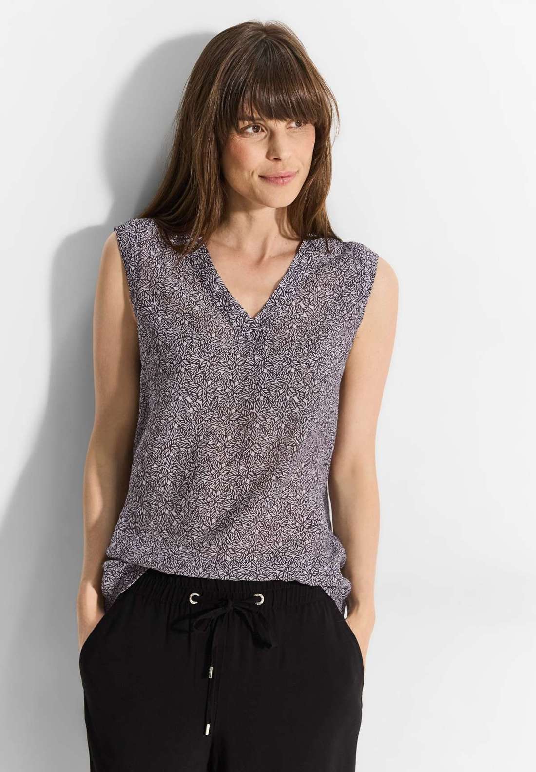 Блузка-топ с V-образным вырезом