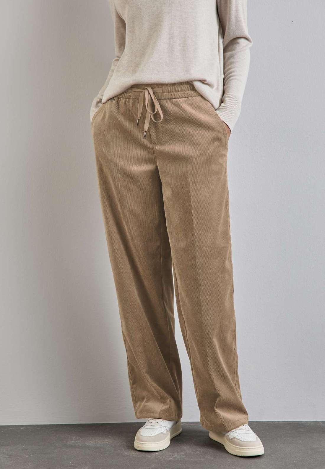 Вельветовые брюки свободного кроя