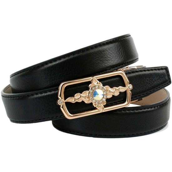 Кожаный ремень с эксклюзивной застежкой золотого цвета.
