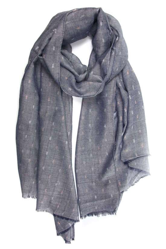 Модный шарф, вышитый блестящей пряжей. Pauahi