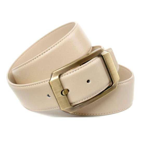 Кожаный ремень с застежкой цвета старинной латуни.