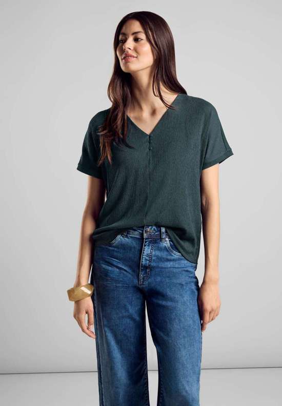 футболка с V-образным вырезом