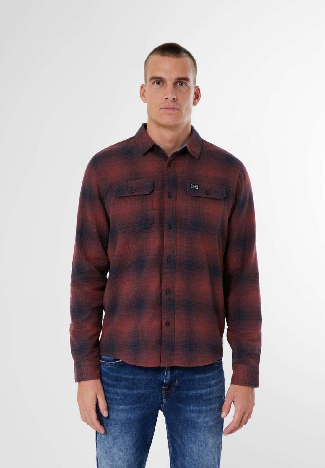 Рубашка в клетку с нагрудными карманами и планкой на пуговицах