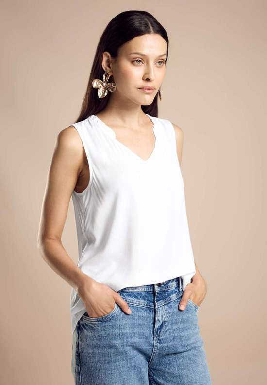 Блузка-топ с V-образным вырезом и воланами