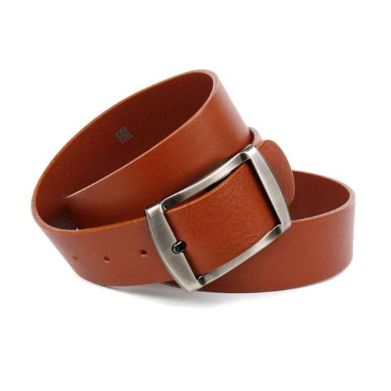 Кожаный ремень с пряжкой черного цвета