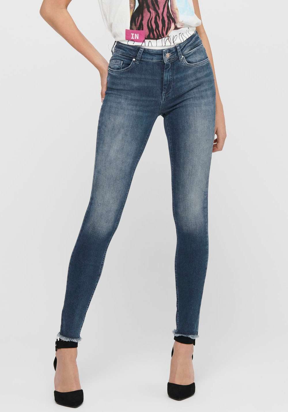 Джинсы до щиколотки с бахромой по краю ONLBLUSH MID SK ANK RW REA422 NOOS