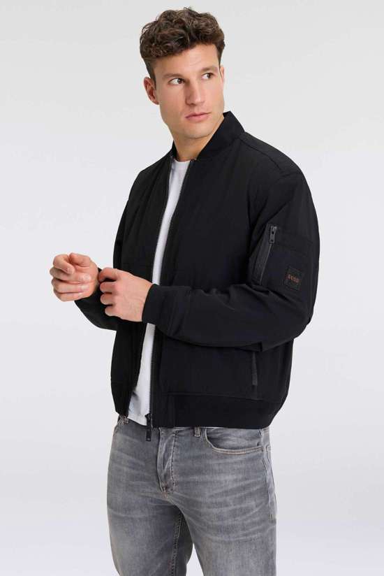 Функциональная куртка с карманом на молнии. Obear