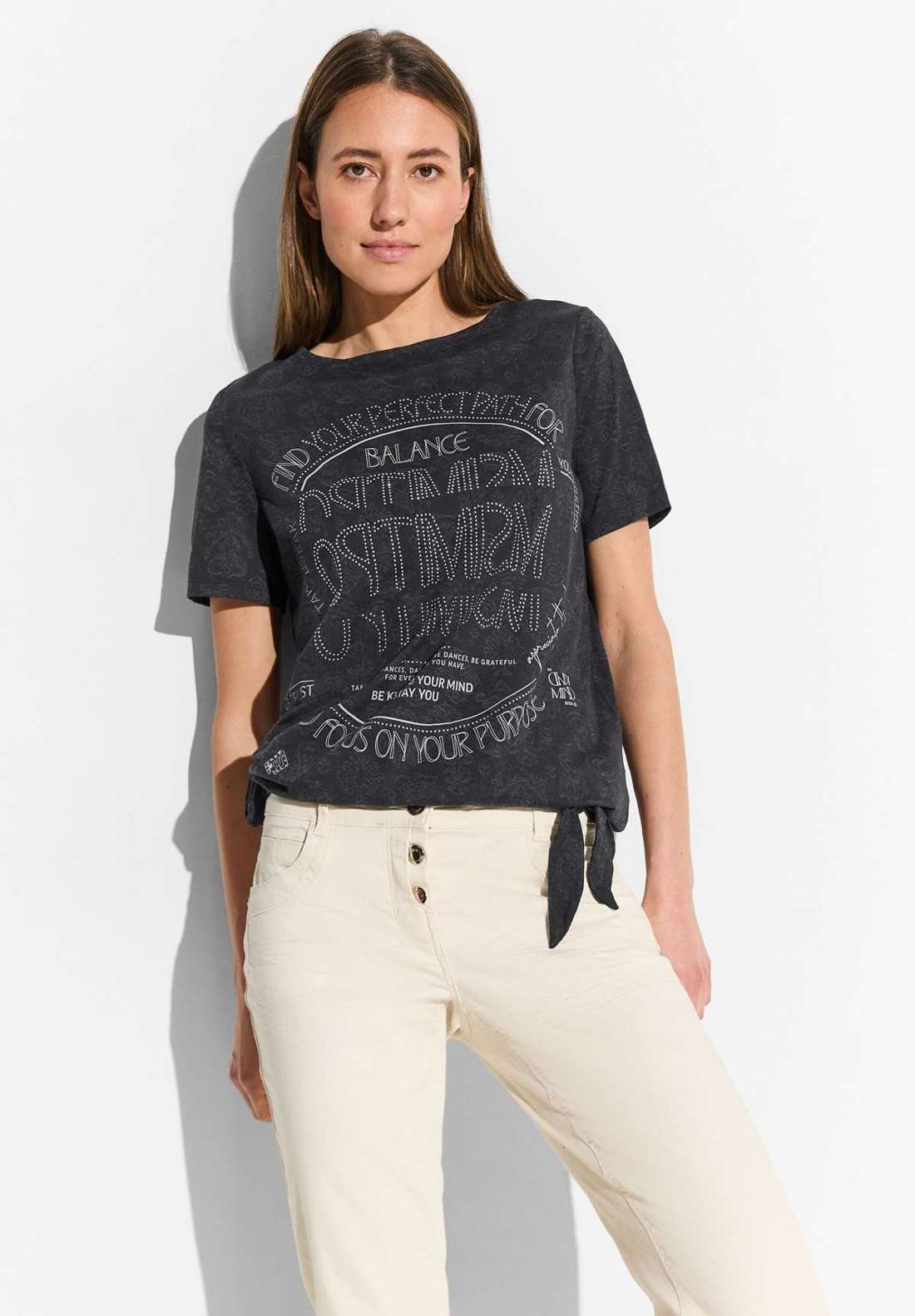 Футболка с вырезом «лодочка»