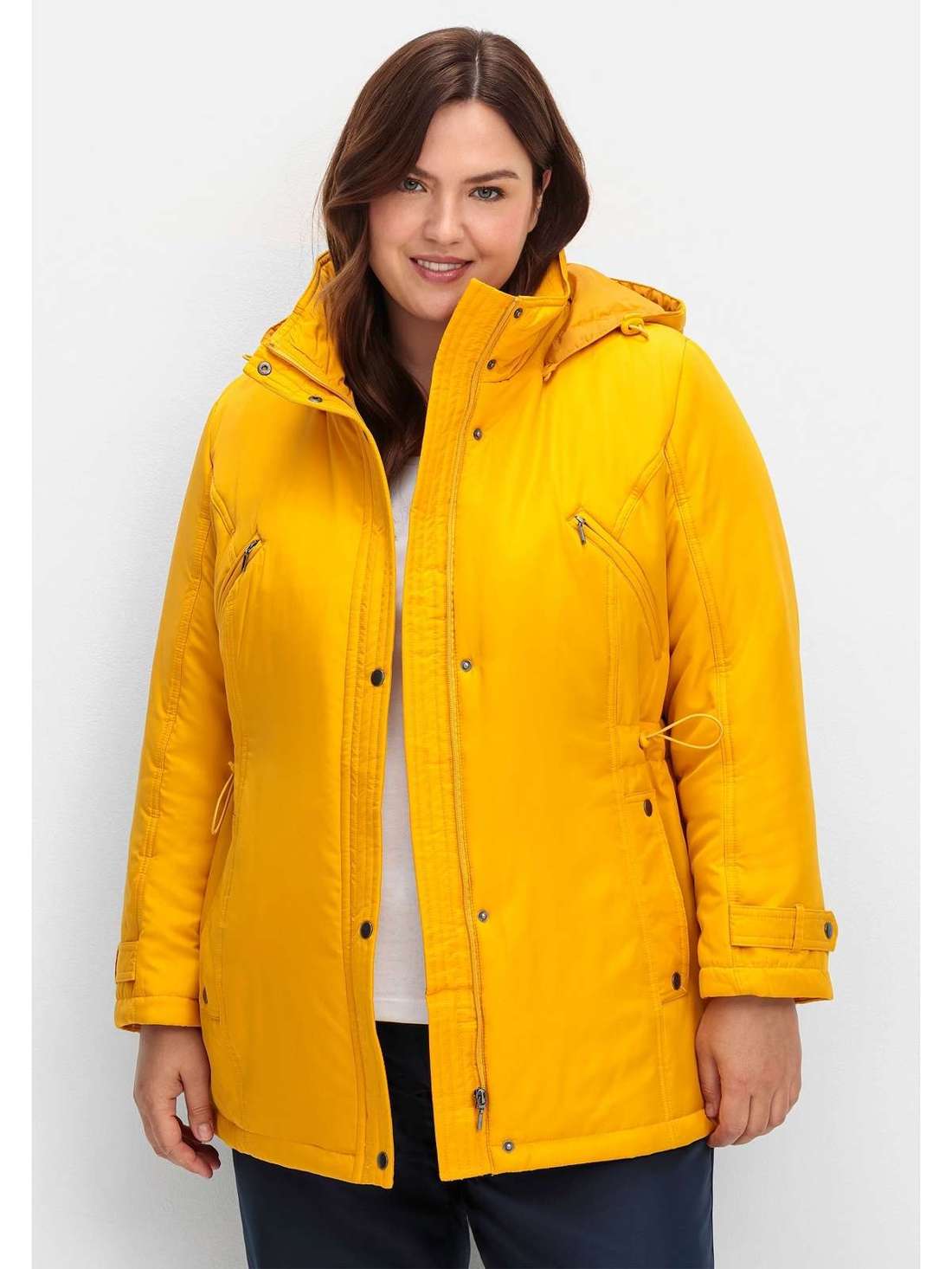 Стеганая куртка с капюшоном и контрастными деталями Große Größen