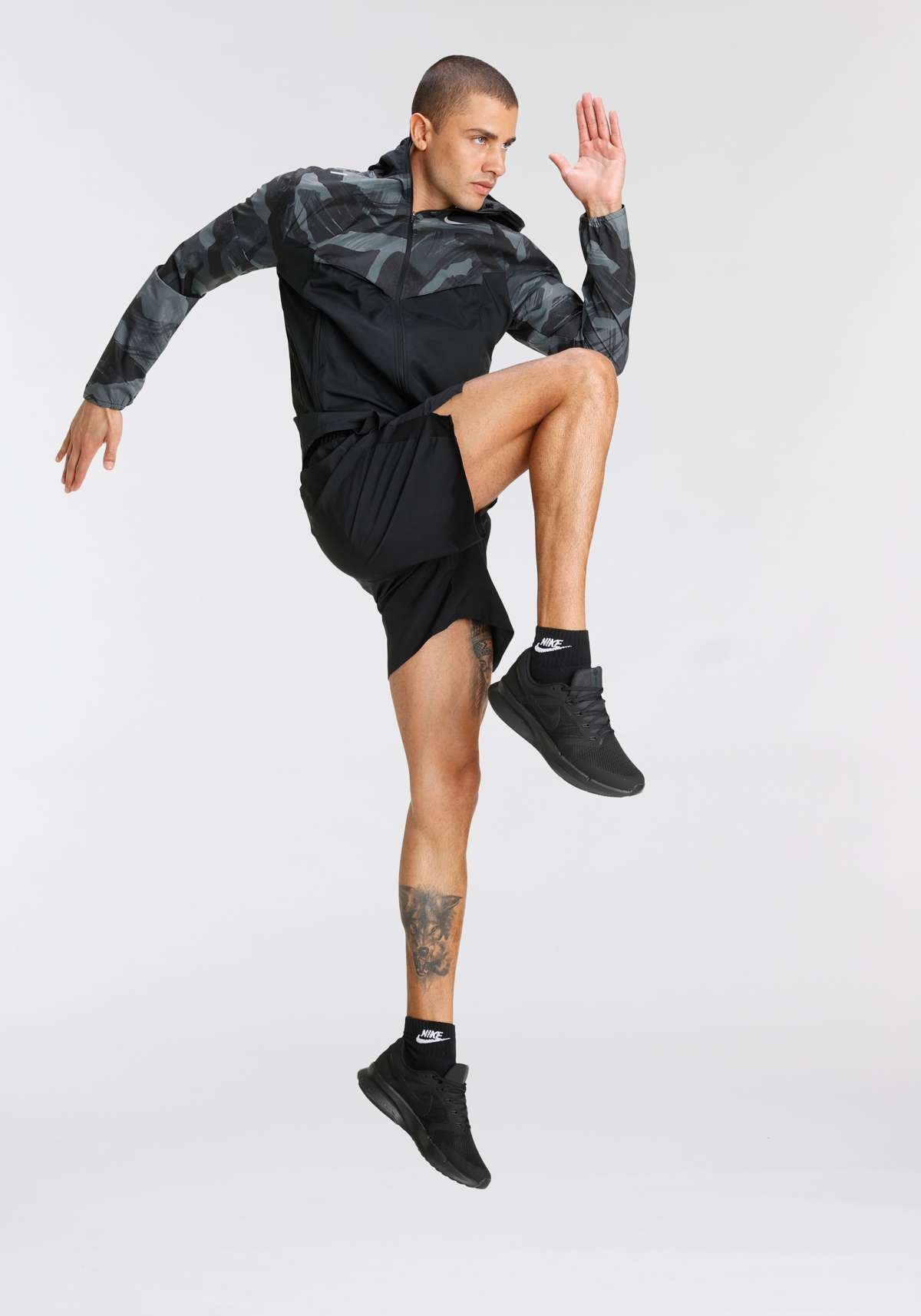 Беговая куртка Repel Windrunner Men`s Camo Running Jacket