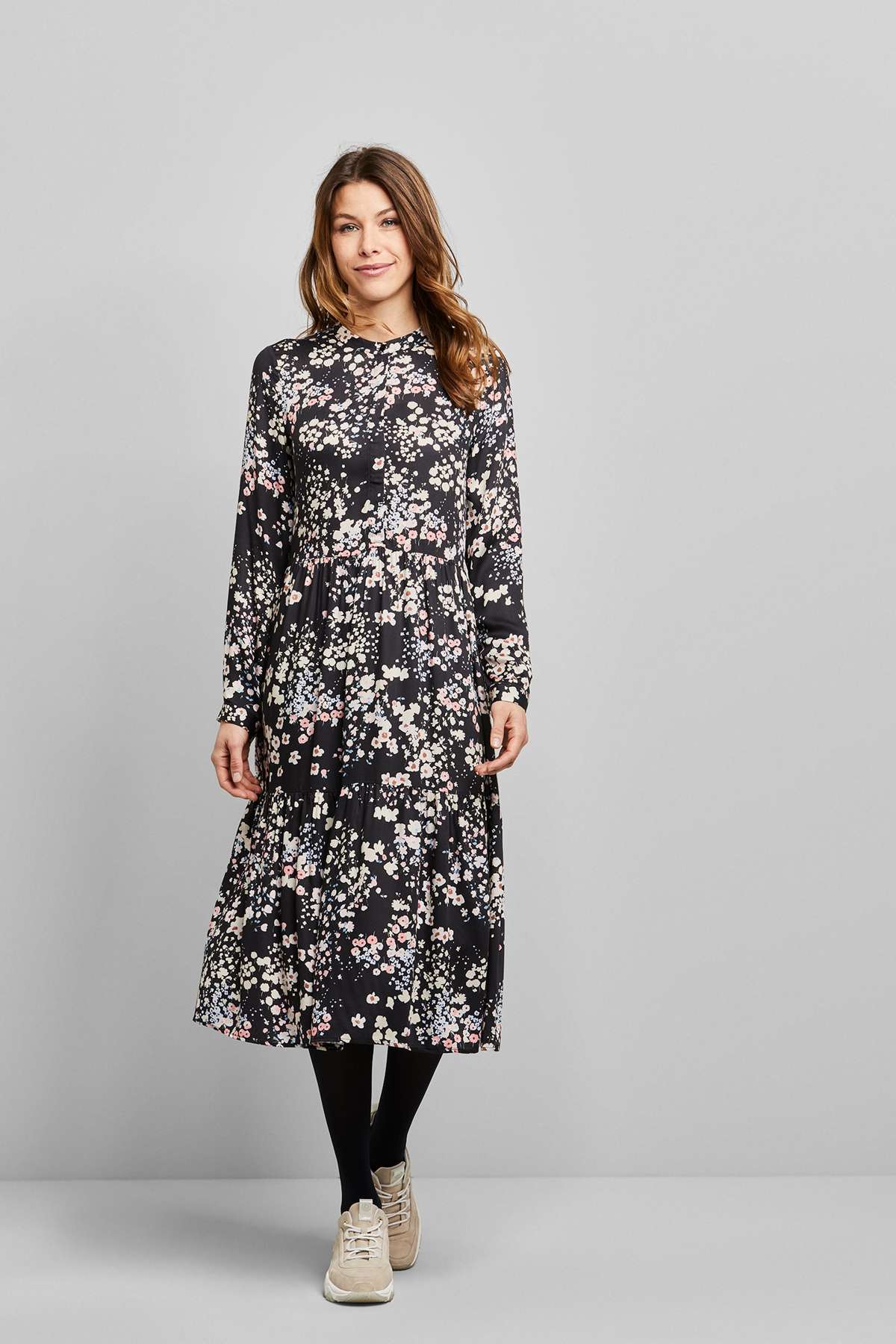 Платье-блузка с модным цветочным принтом