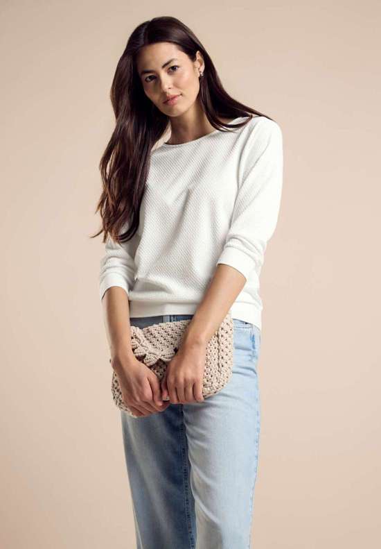 Рубашка с рукавом 3/4 структурированного вида.