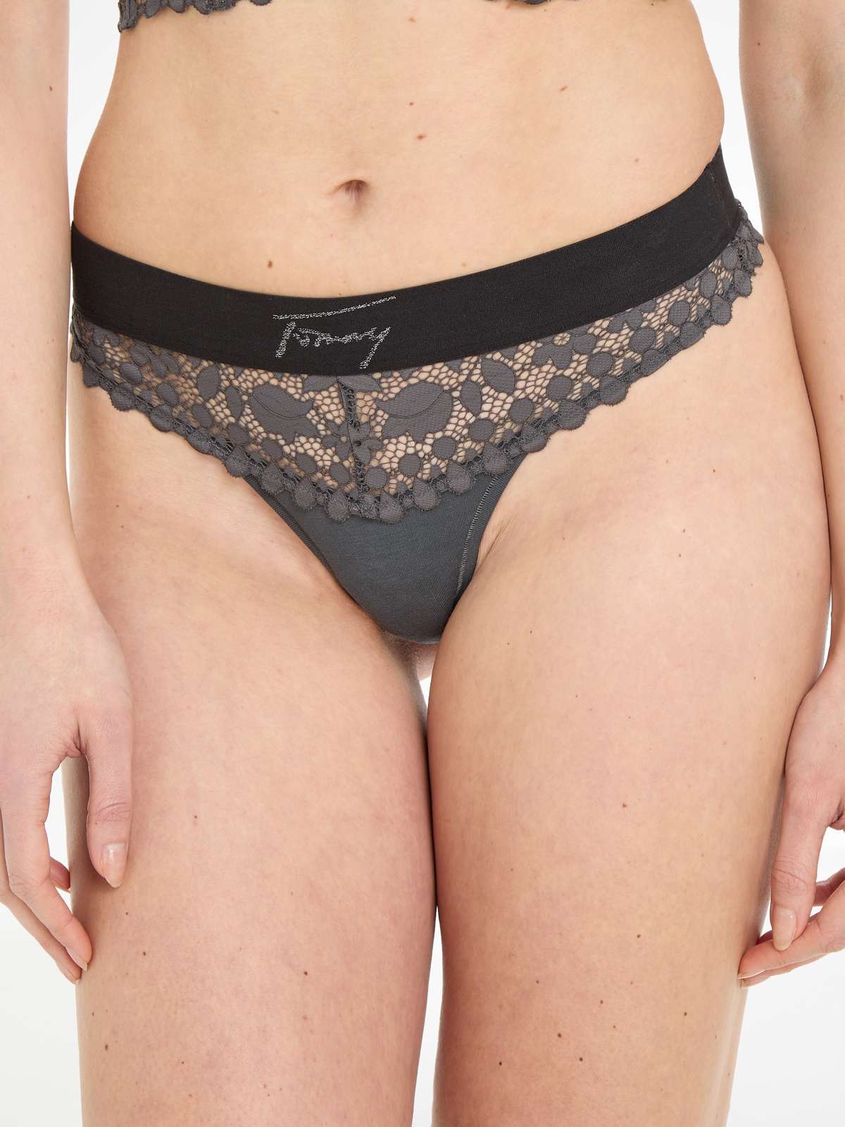 Трусики с модным поясом с логотипом. THONG LACE