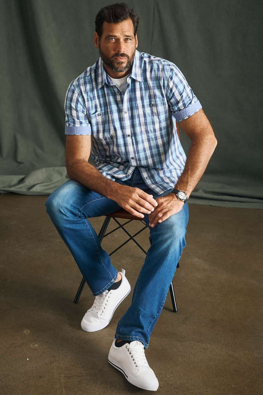 Рубашка с короткими рукавами и нагрудными карманами