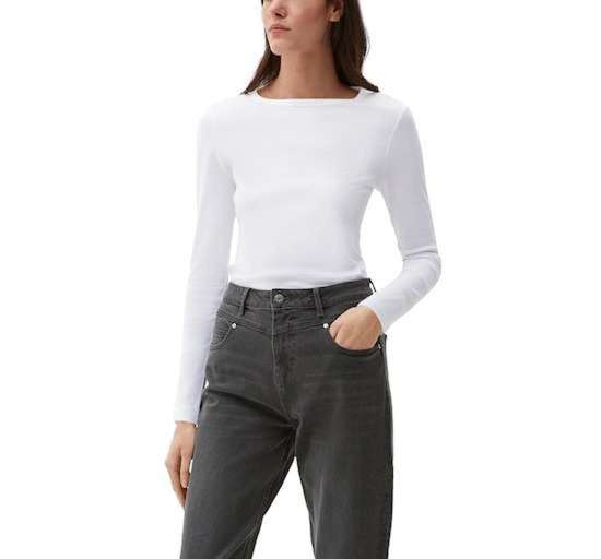 Футболка с вырезом «лодочка»