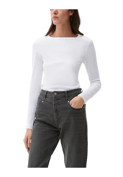 Футболка с вырезом «лодочка»