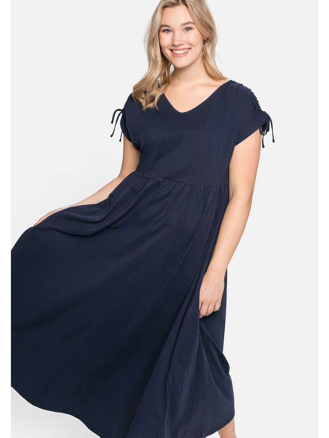 Платье-макси с широкой юбкой и V-образным вырезом Große Größen