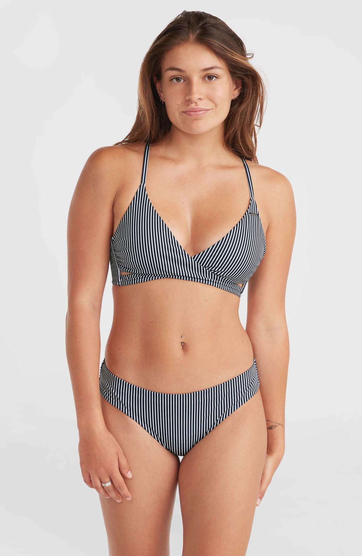 Треугольное бикини с завязкой сзади ESSENTIALS BAAY MAOI BIKINI SET