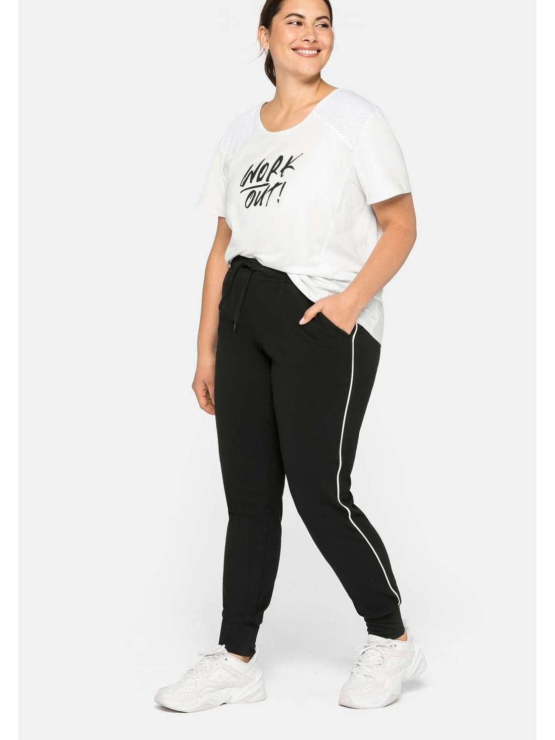 Функциональные брюки с контрастной окантовкой и манжетами. Große Größen