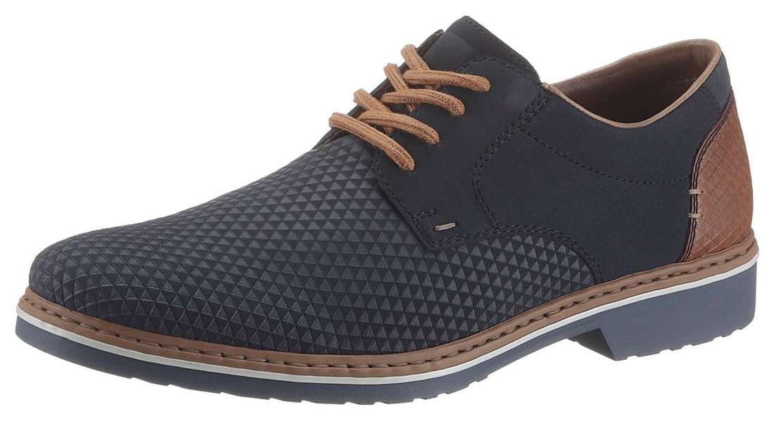 Туфли на шнуровке с модной перфорацией.