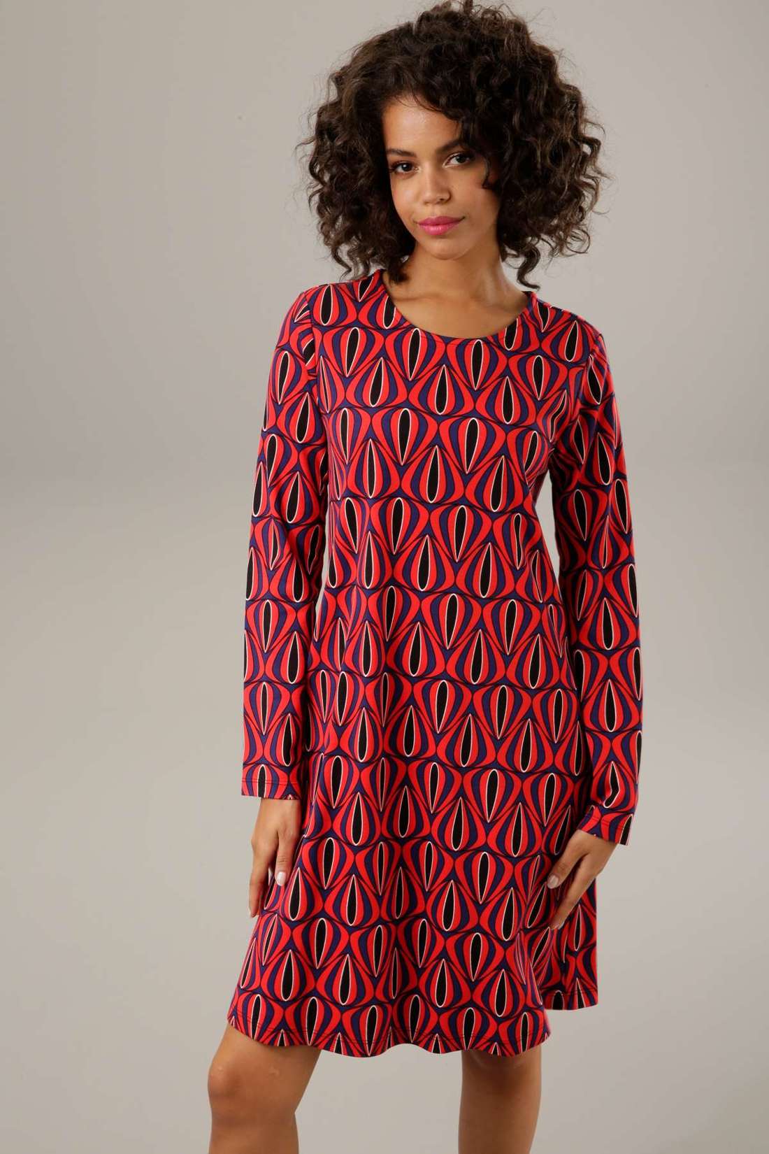 Мини-платье с экстравагантным