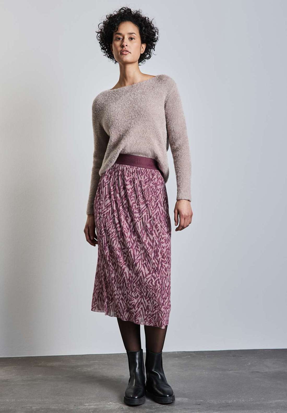 Юбка из сетки с графическим узором