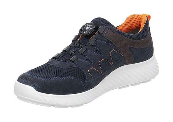 кроссовки на шнуровке