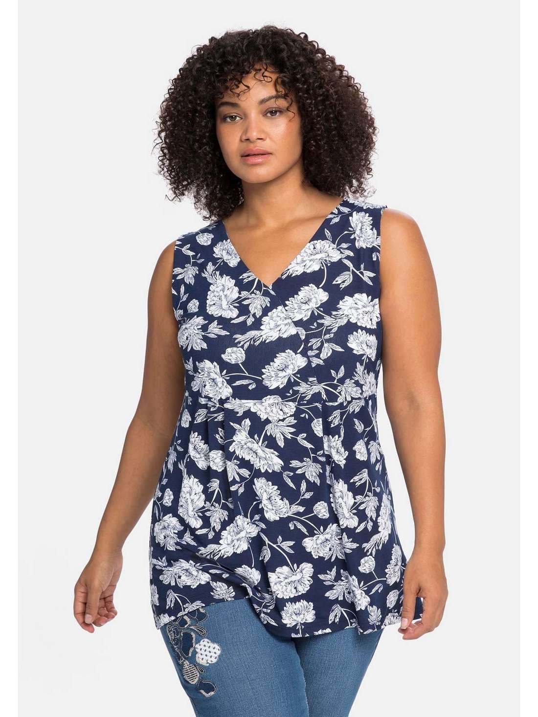 Длинный топ с цветочным принтом и кружевом сзади. Große Größen