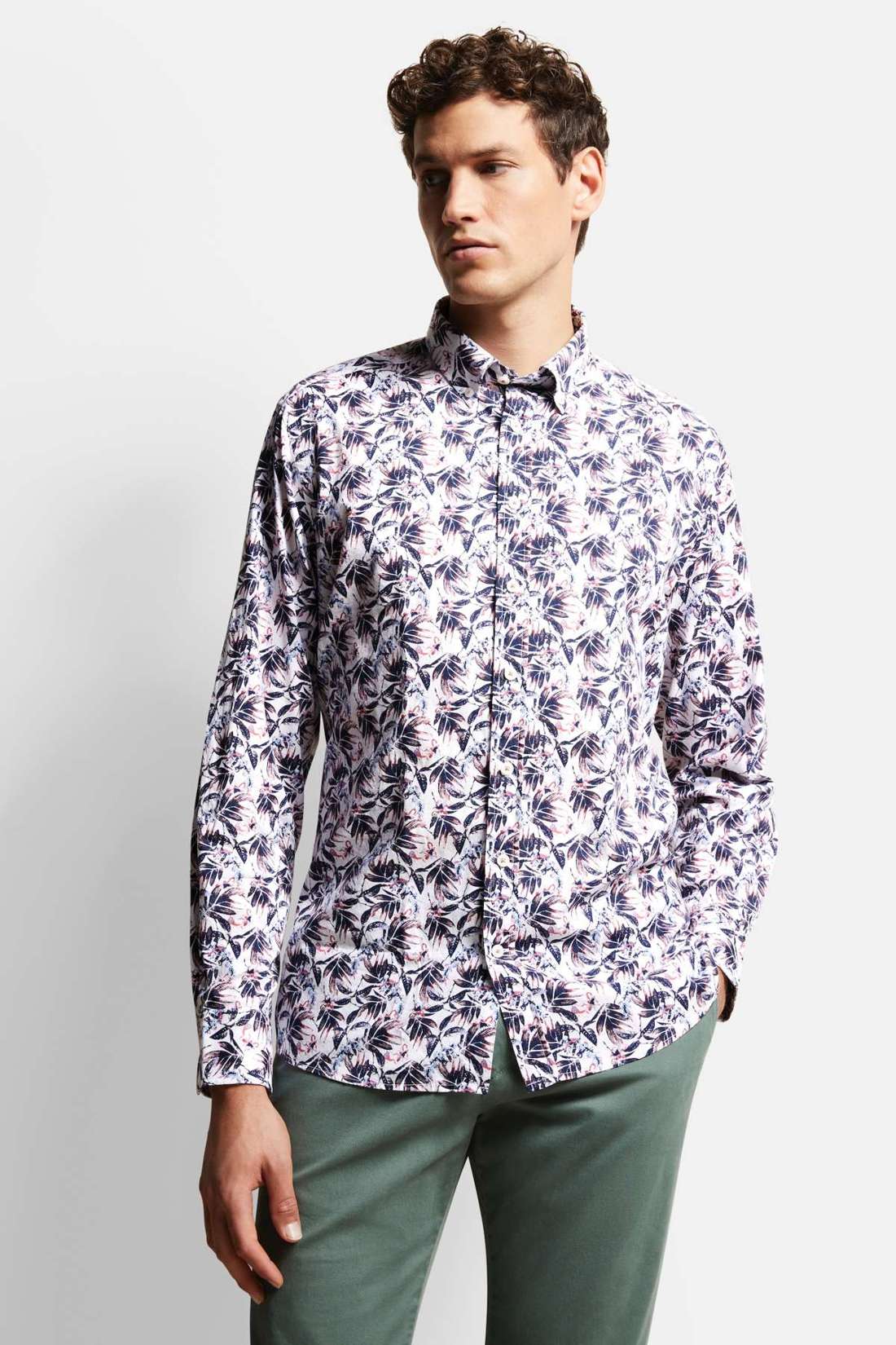 Рубашка с длинными рукавами и принтом в виде листьев