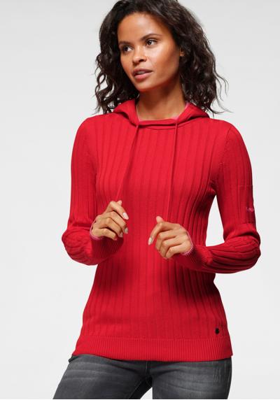 Вязаный свитер с контрастной цветной внутренней частью капюшона и принтом-логотипом на рукаве.