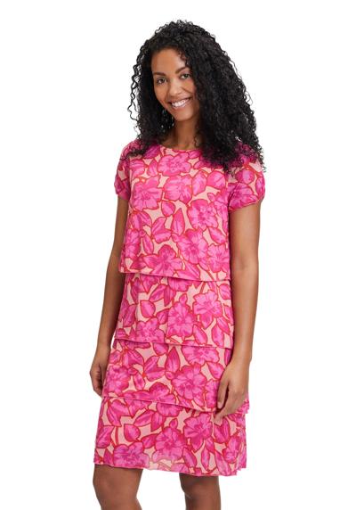Летнее платье Stufenkleid mit Flugelarmeln