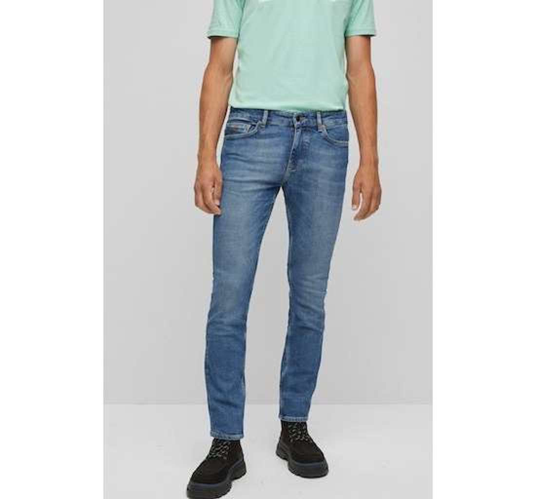 Джинсы узкого кроя с кожаной фирменной этикеткой на поясе сзади. Delaware BC-L-C