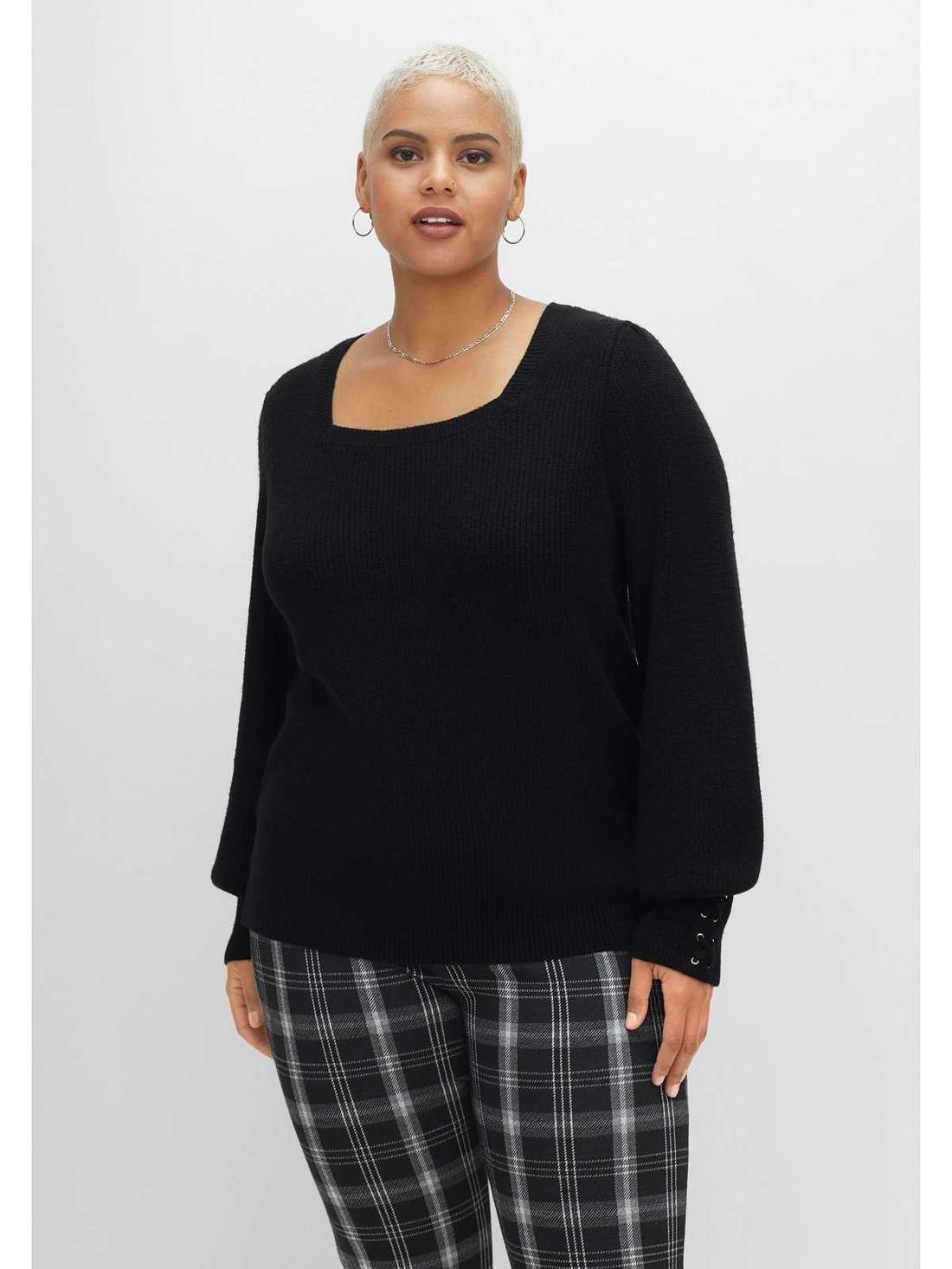 Вязаный свитер с квадратным вырезом и рукавами-фонариками. Große Größen