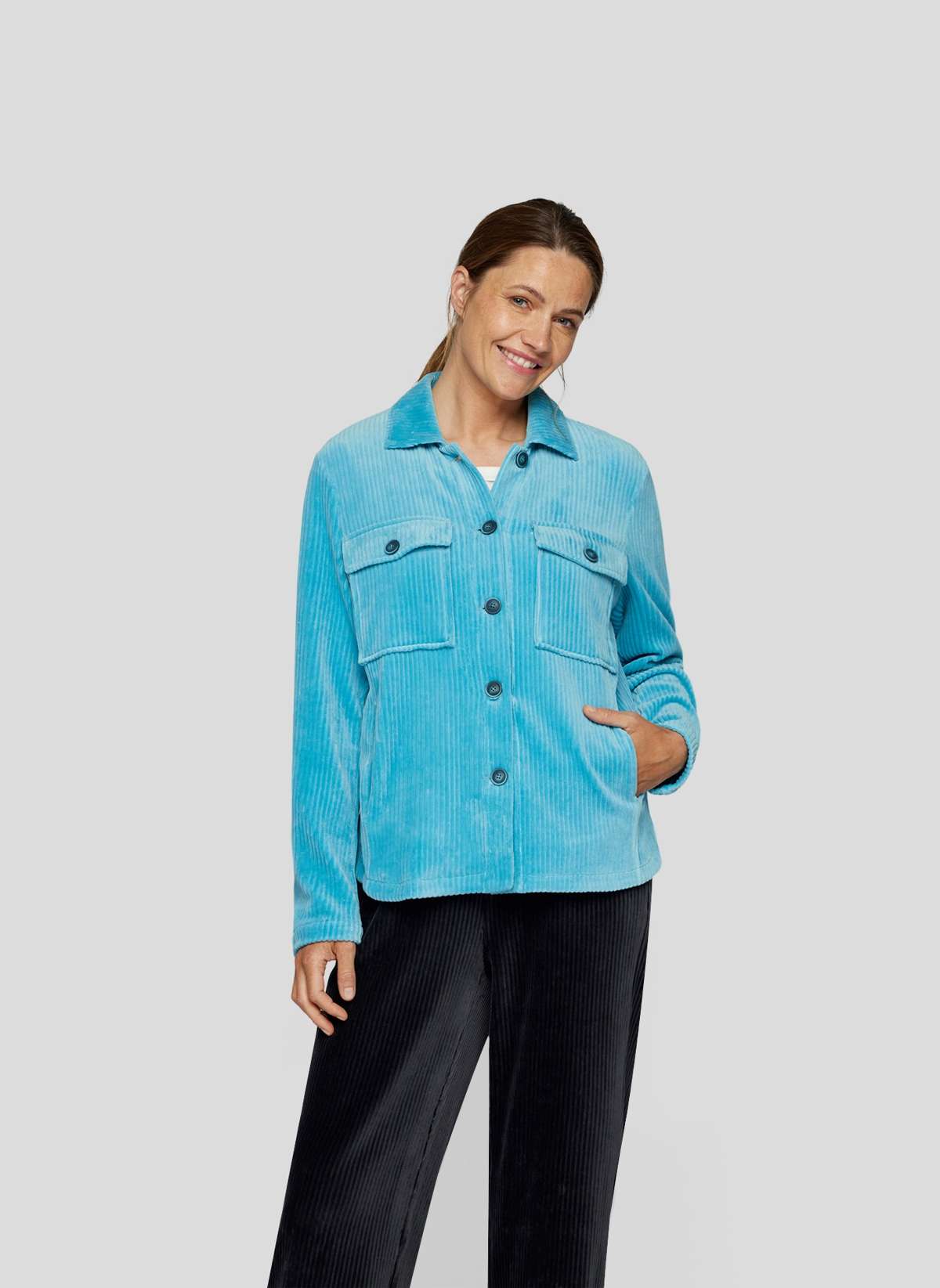 Классическая блузка Cordjacke in strahlendem Blau