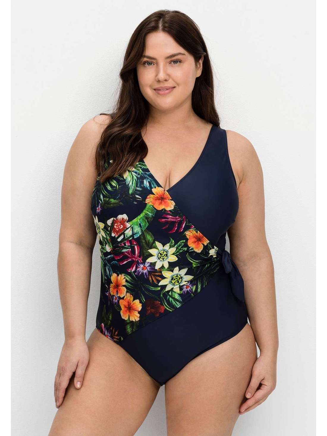 Купальник с запахом и моделирующим эффектом. Große Größen