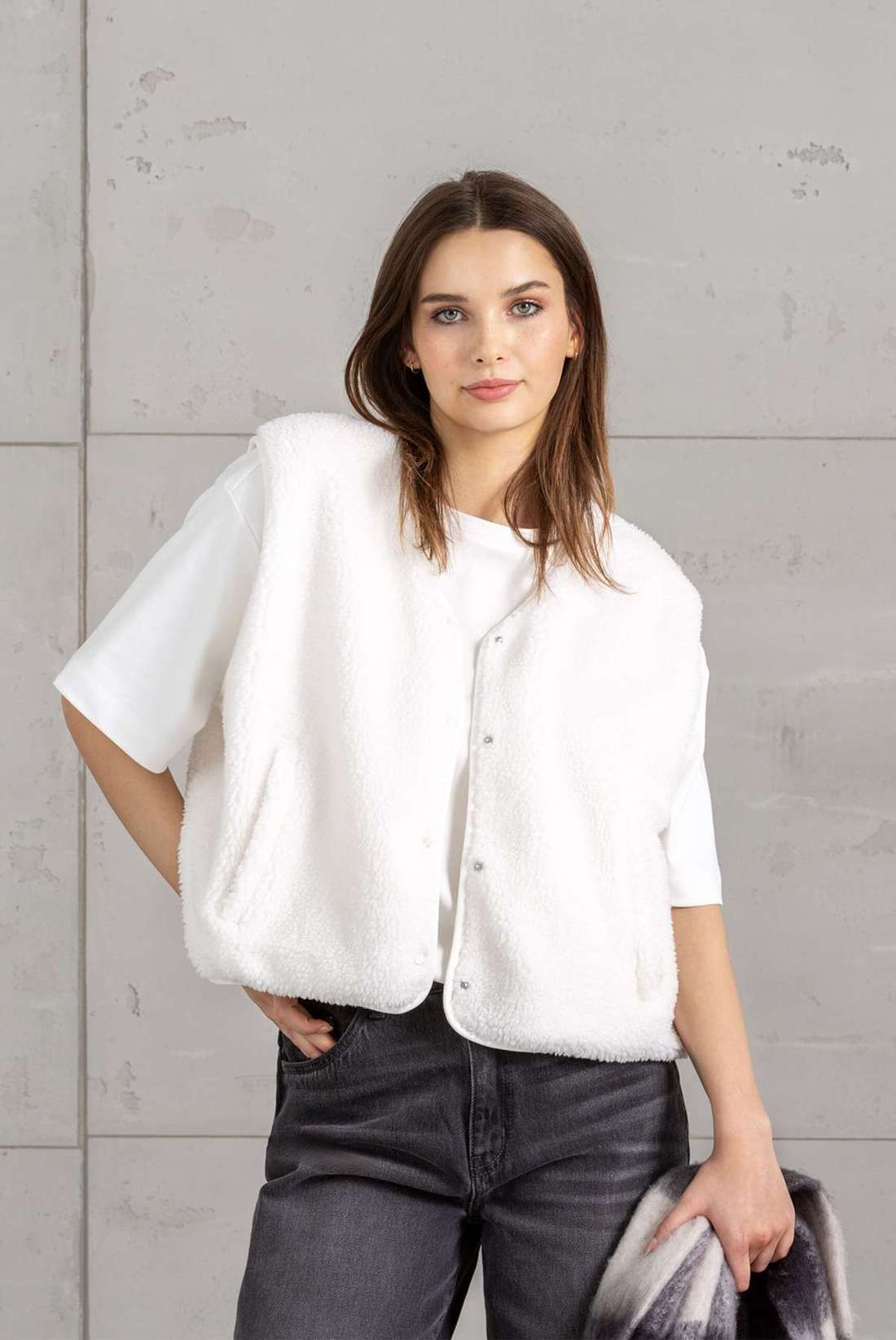 Спортивный жилет с карманами на молнии