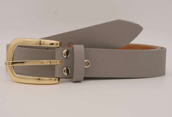 Кожаный ремень с золотой застежкой