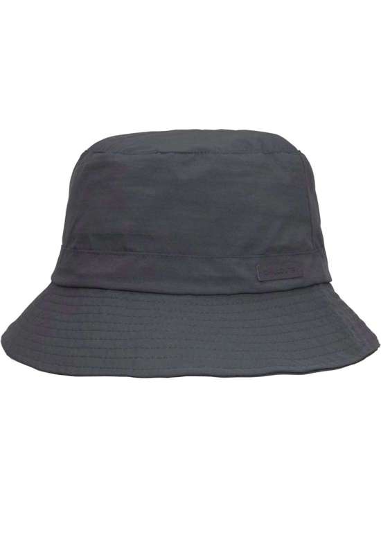 Рыбацкая шапка с рельефной этикеткой.