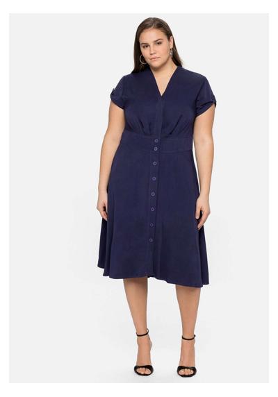 Платье-блузка с планкой на пуговицах и широкой юбкой